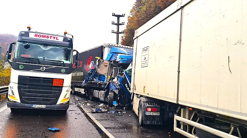 Trei mastodonti impact violent Trafic oprit pe Valea Oltului