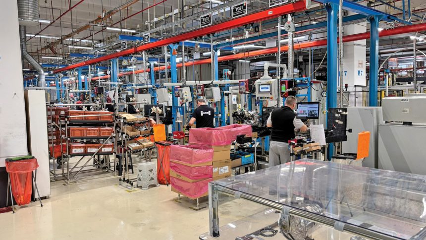 prime pentru angajatii uzinei dacia in decembrie 2025