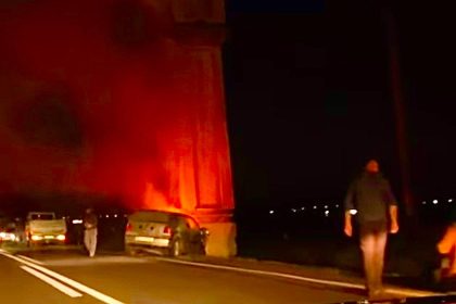 Accident violent cu masina in flacari pe DN 65