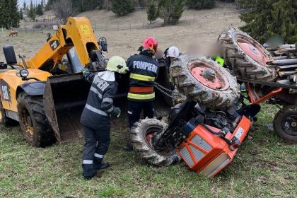 Arges Persoana prinsa sub un tractor