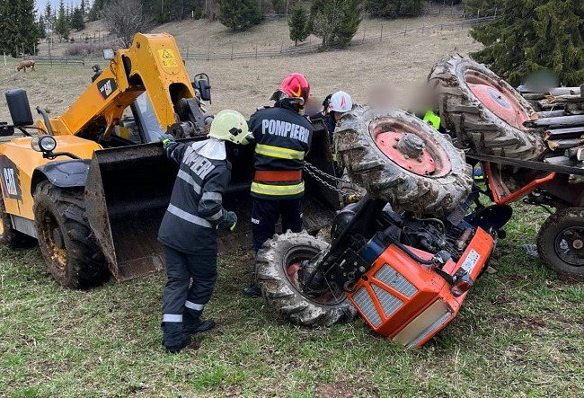 Arges Persoana prinsa sub un tractor