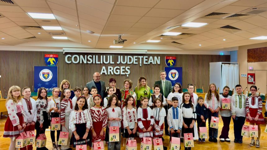 Elevii de la Scoala Matei Basarab au colindat CJ Arges