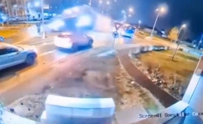 Imagini ireale Un Mercedes zboara peste rond