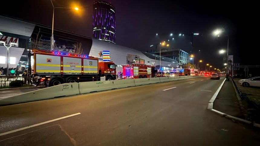 Incendiu la Mall O mie de oameni evacuati