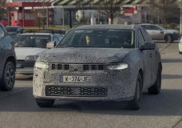 O noua Dacia apare Imagini spion