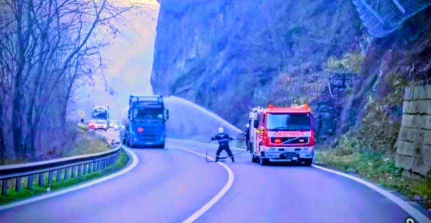 Pericol pe DN7 Trafic oprit complet ALERTA