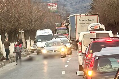 Pieton intins pe carosabil in Arges Trafic paralizat