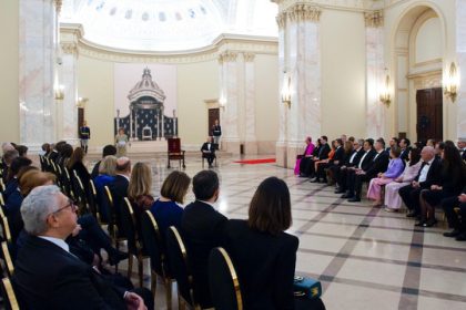 Piteshti Elevii de la Zinca Golescu onorati de Casa