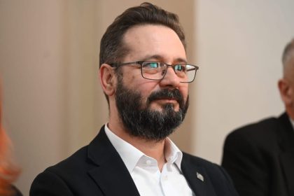 Senatorul Mihai Cotez alaturi de seniorii PNL