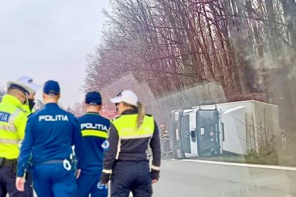 Sofer beat s a rasturnat cu camionul pe DN7