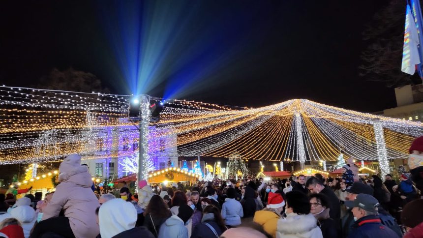 Spectacol la Targul de Craciun din Pitesti