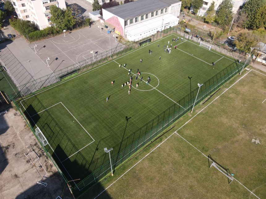 Strigat de ajutor de la LPS Aripi Pitesti Terenul de