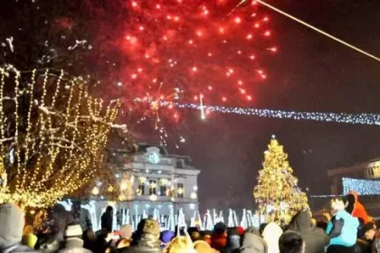 Super show de Revelion in Piata Primariei Pitesti Cine