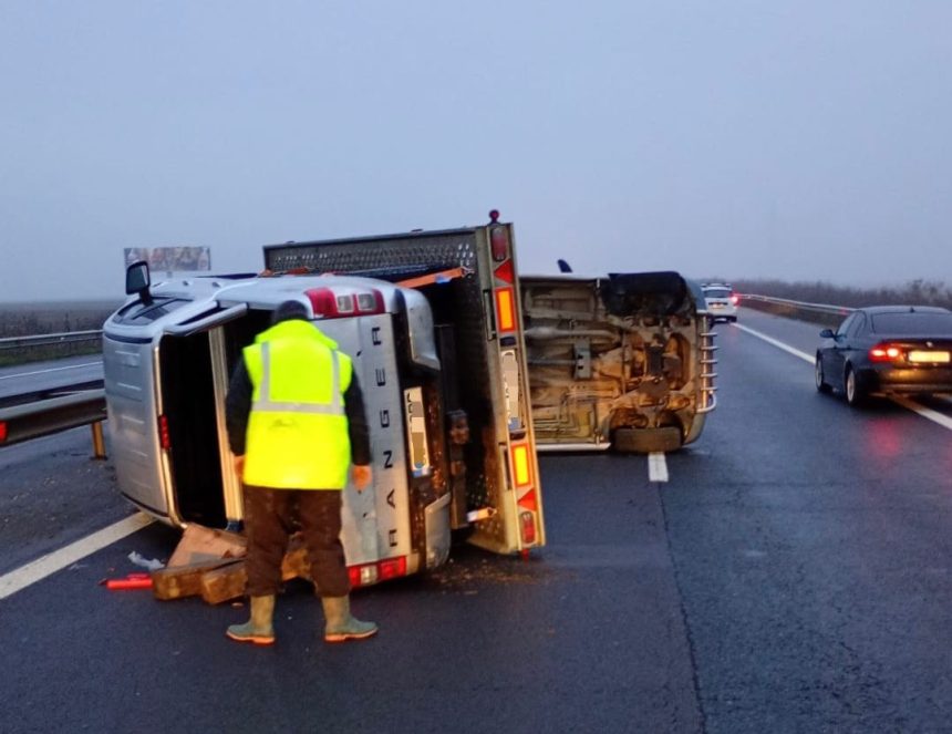 Accident violent pe A1 spre Bucuresti autoturism cu remorca
