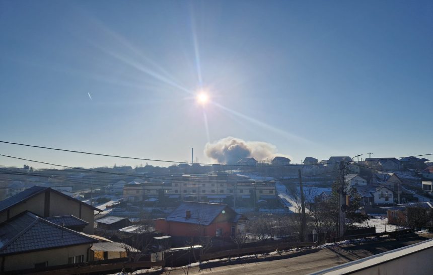 Alerta in Bradu Arges Incendiu puternic izbucnit intr o