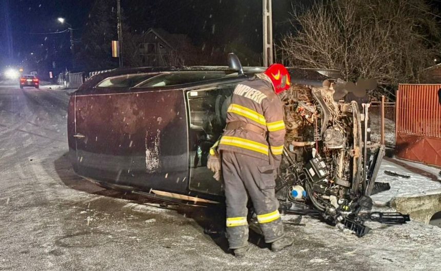 Arges A intrat cu masina intr un cap de pod