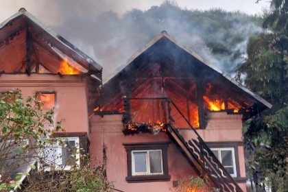 Arges Incendiu ACUM O familie risca sa piarda tot