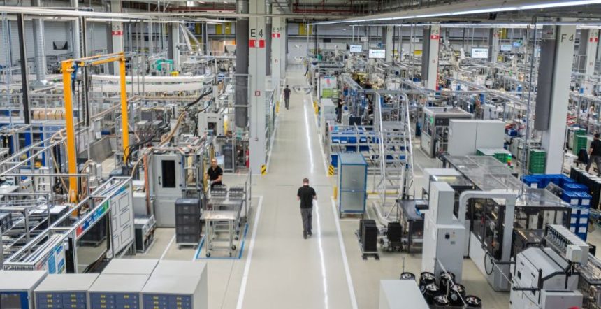 Companie gigant sute de concedieri in urma restructurarii
