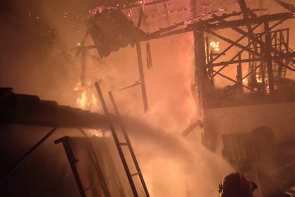 Flacari immense in Valea Danului Arges A ars cu violenta