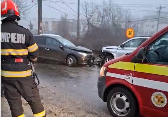 Impact frontal langa Pitesti Masini distruse
