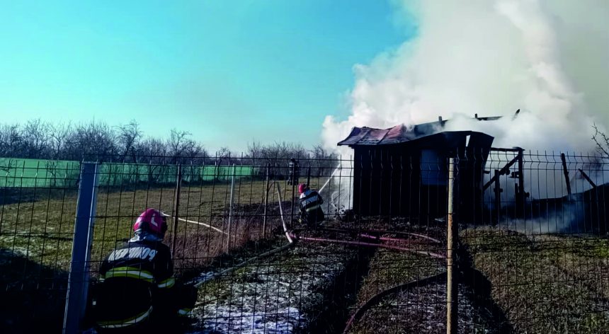 Incendiu la Poiana Lacului Arges Gospodarie in flacari