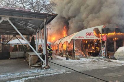 Incendiu puternic la Craiova Restaurant cuprins de flacari