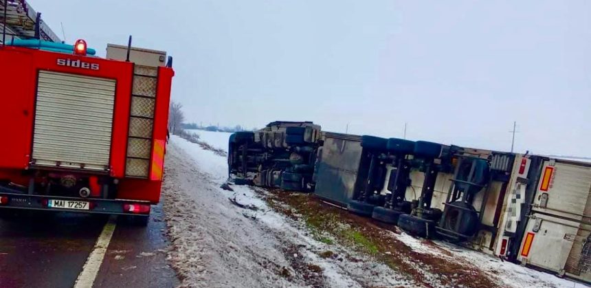 La 75 de ani s a overturnat cu TIR ul