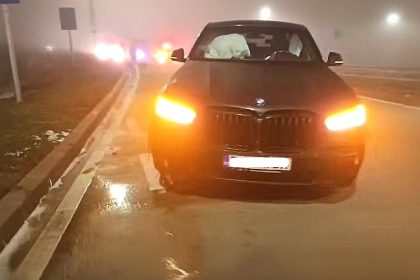 Soferita la volanul unui BMW X5 accident ciudat pe DEx12