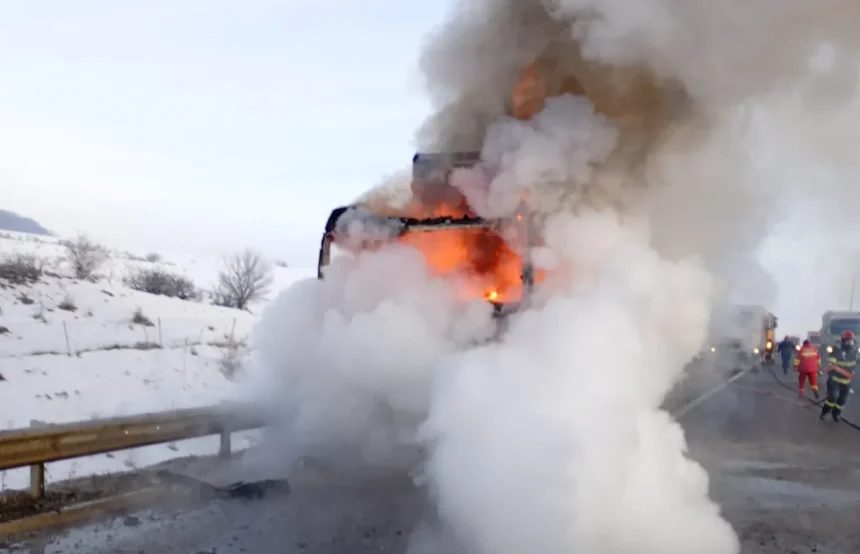 TIR in flacari pe Autostrada A1