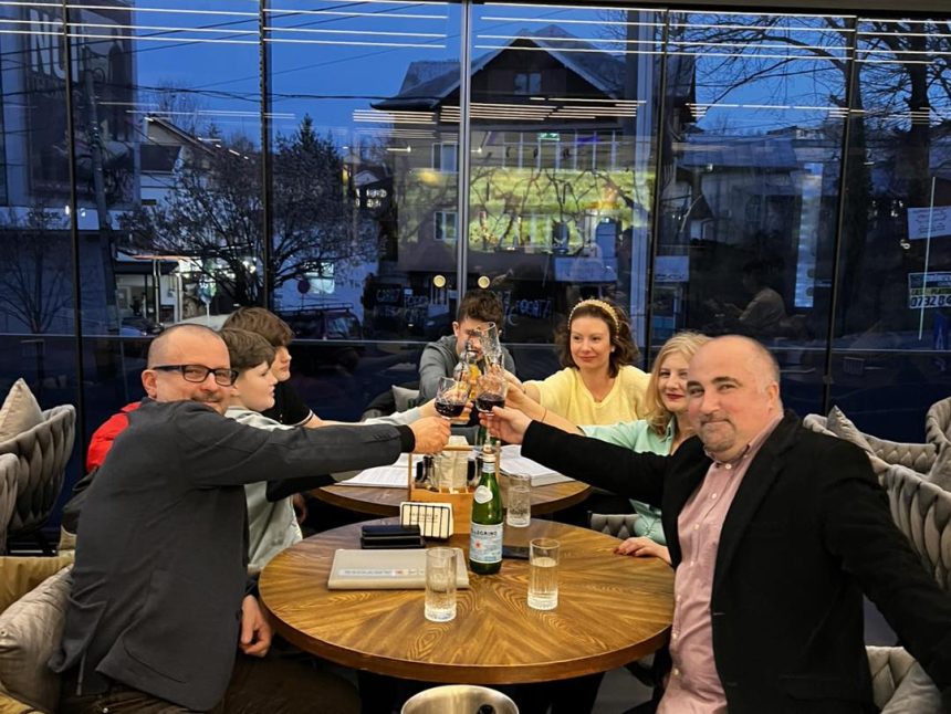 Weekendul perfect la Grota Rece Pitesti Muzica dans si voie buna