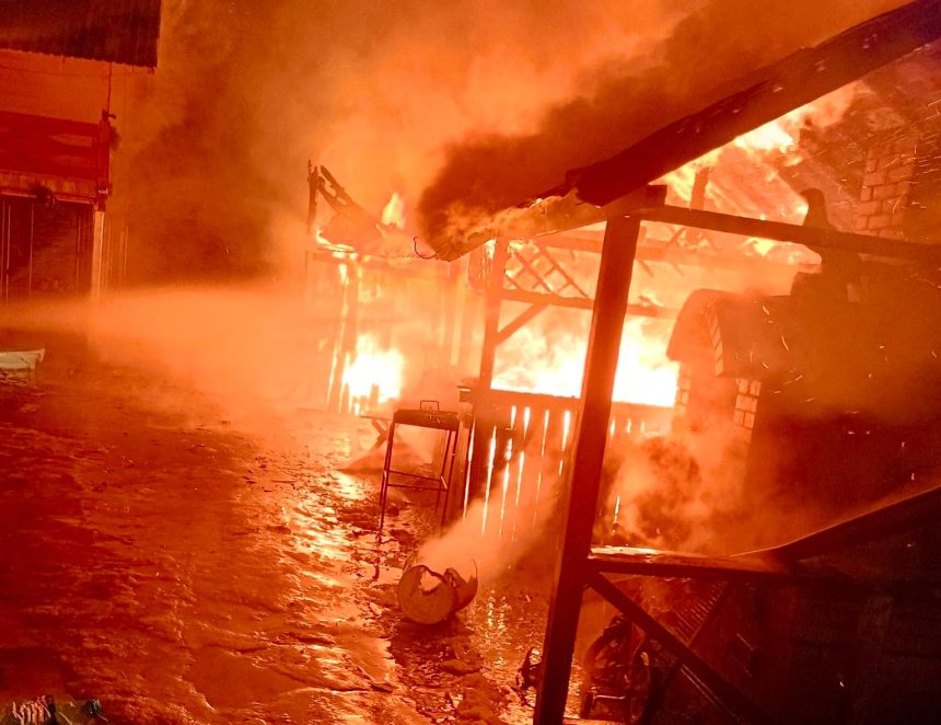 arges incendiu de proportii doua case au fost distruse de flacari