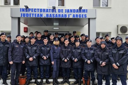 42 de viitori jandarmi au inceput stagiul de practica la Jandarmeria Arges