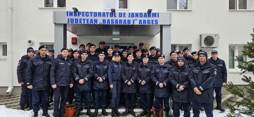 42 de viitori jandarmi au inceput stagiul de practica la Jandarmeria Arges
