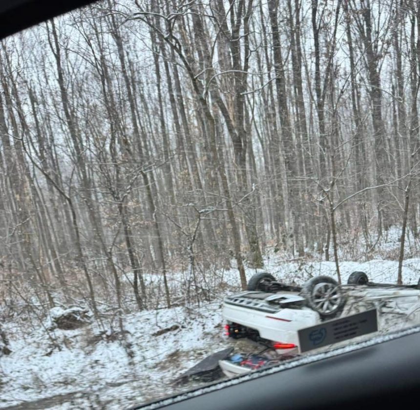 Accident grav pe DN7 Pitesti Valcea O masina sa rasturanat