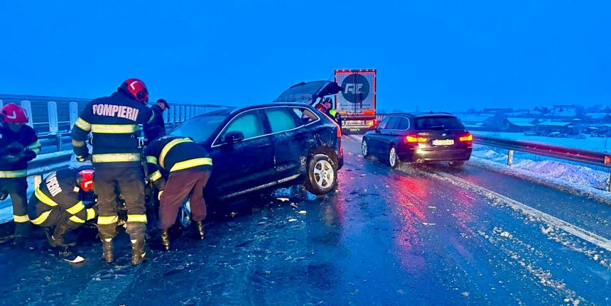 Accident pe DEx12 Pitesti Craiova Vehicul cu anvelope de
