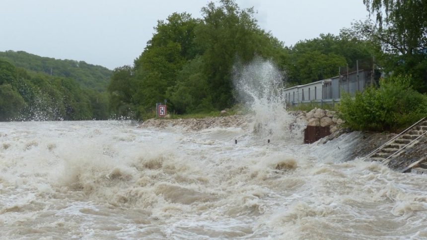 Alert Cod galben de inundaii n Arge i alte 15 judee