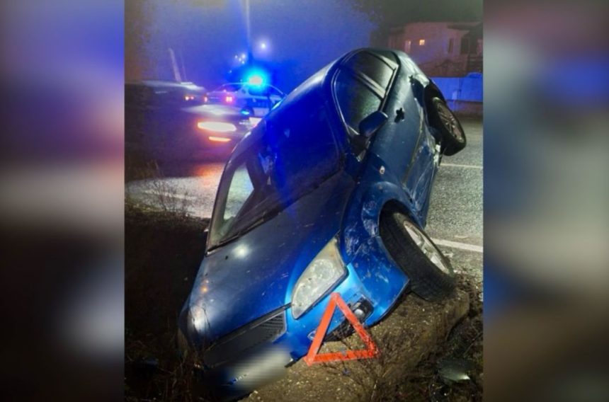 Arges Accident pe DN65 in Albota A ramas suspendat cu