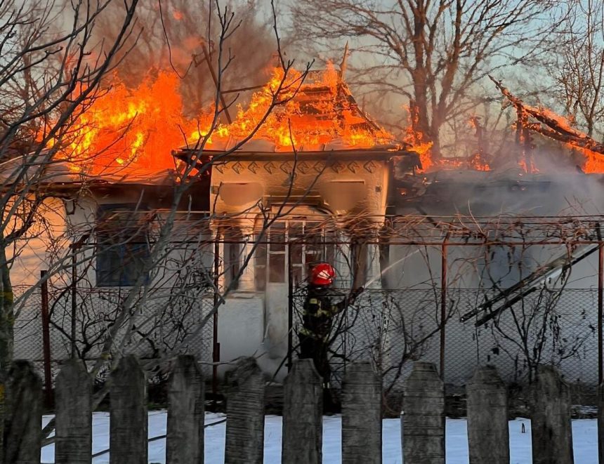 Arges Casa in flacari risc de explozie