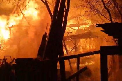 Arges Incendiu devastator Doua locuinte inghitite de flacari