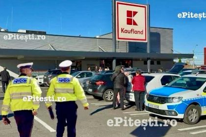 Copil in pericol in parcarea Kaufland Gavana din Pitesti