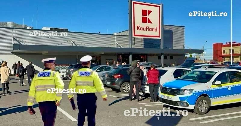 Copil in pericol in parcarea Kaufland Gavana din Pitesti