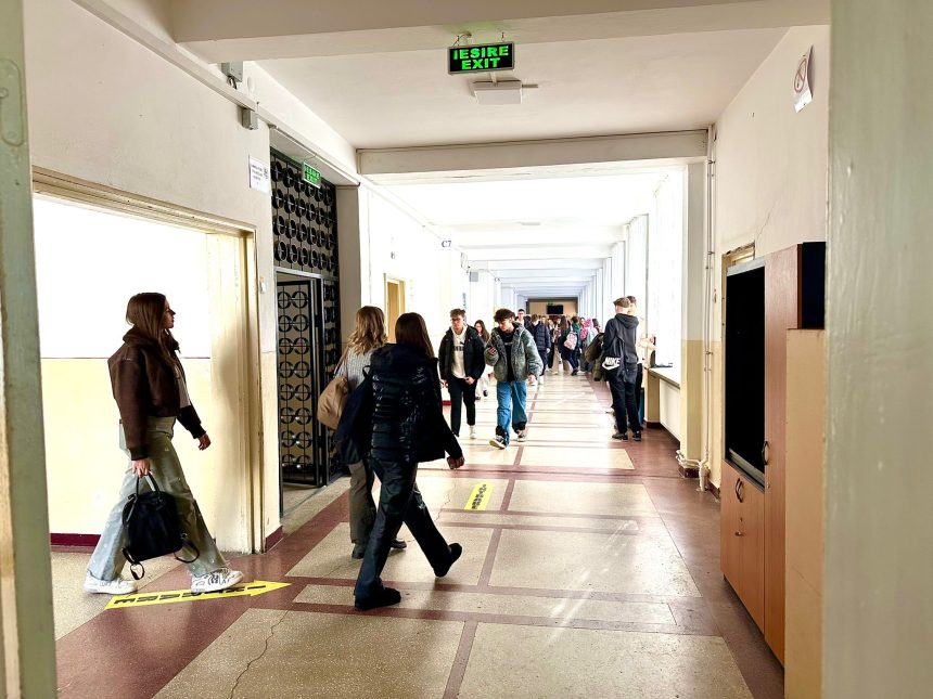 Elevii pot fi suspendati sau isi pot pierde bursele Ce incalcari conduc la aceste sanctiuni