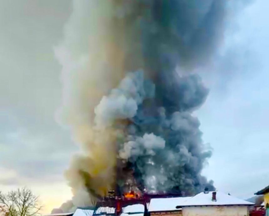 Imagini socante Vila cuprinsa de flacari in Micesti