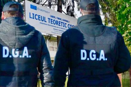 Ofiterii DGA activitati educationale la Liceul Teoretic