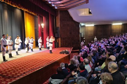 Plaiesii la Pitesti Un spectacol deosebit