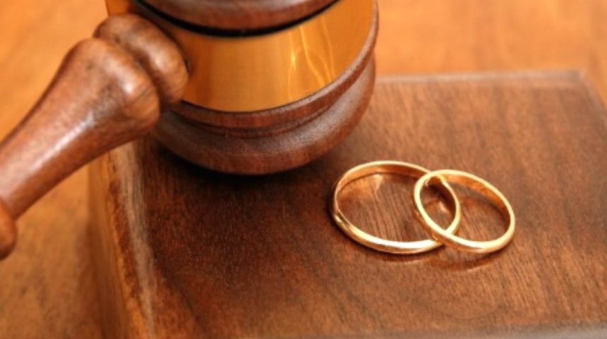 Sotia poate pastra numele dupa divort fara a avea nevoie de acordul fostului sot