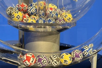 Stire de ultima ora Marele premiu la Loto 649 a fost castigat