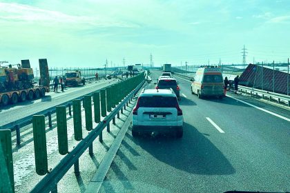 accident grav pe dex12 un tir scapat de sub control a ajuns pe