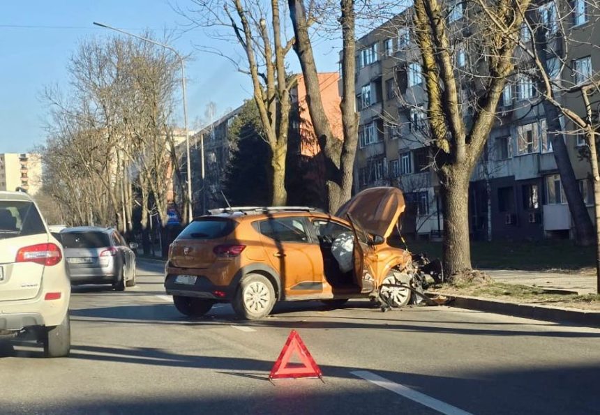 Accident ACUM Masina distrusa langa Spitalul Militar 1