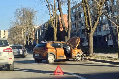 Accident ACUM Masina distrusa langa Spitalul Militar